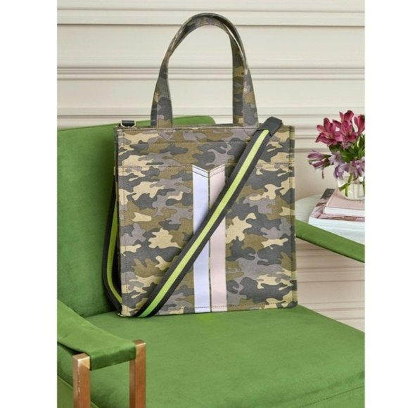 Stella & Dot Game Changer tote - Camo - Picture 1 of 8